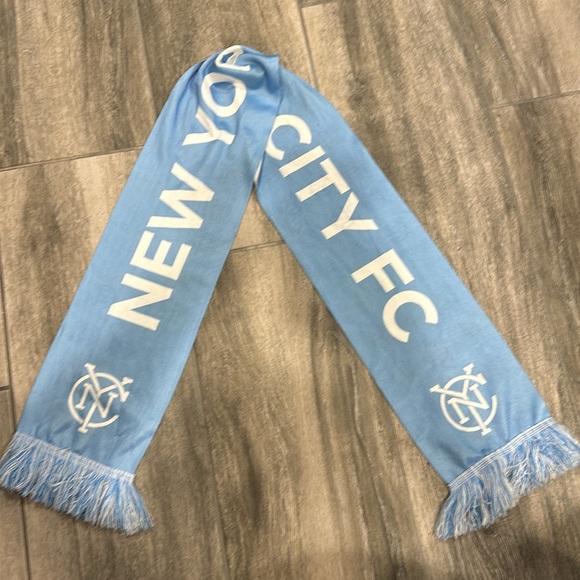 NYCFC Pride scarf - Picture 2 of 2